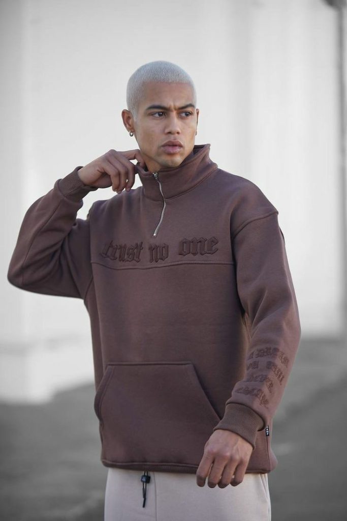 استایل پاییزی مردانه با هودی